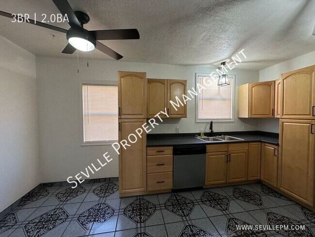 Building Photo - AVAILABLE NOW! Move-In Ready Home w/3 Bedr...