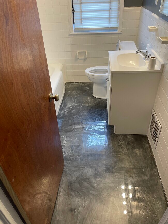 Foto del edificio - 16271 Lilac St