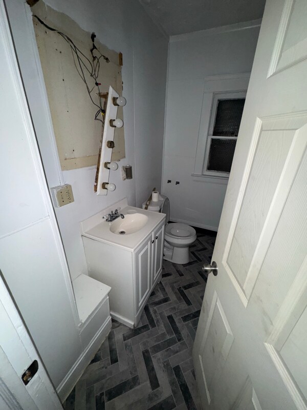 1872 Lampson Rd Cleveland, OH 44112 – photo 2