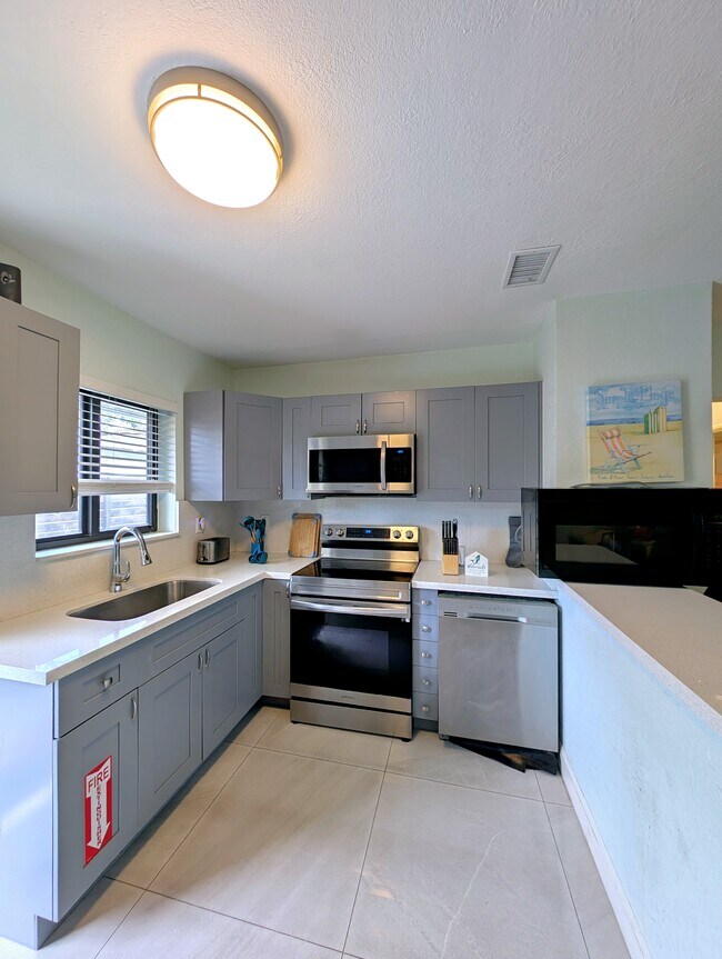 Foto del edificio - 700 SE 14th Ct