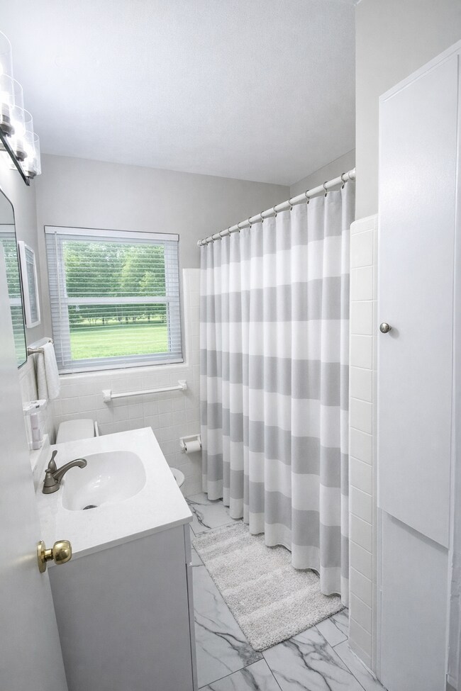 Baño compartido - 5654 Baywood Ter