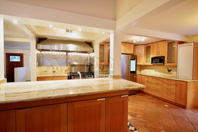 Foto del edificio - Available Now! 3 Bedroom San Rafael House