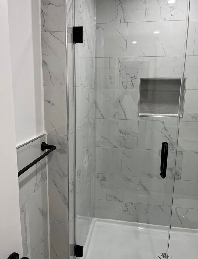 Foto del edificio - 10206 Rockaway Beach Blvd