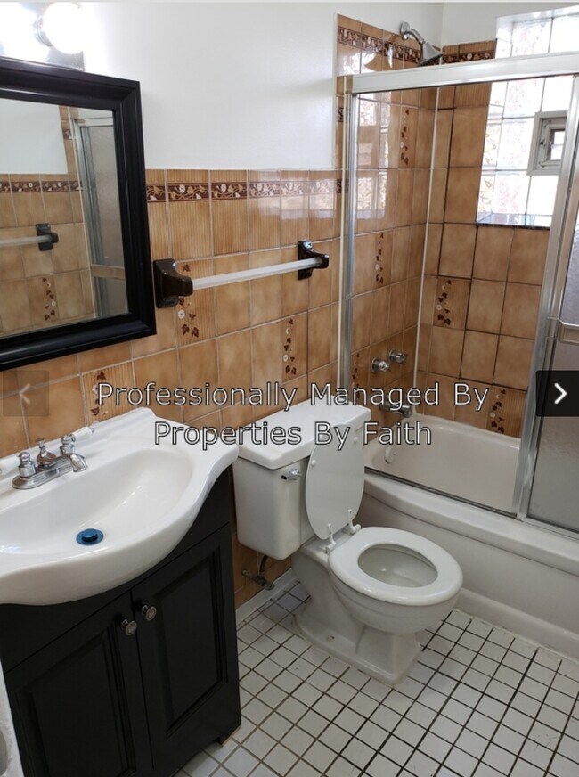 Building Photo - 3030 E 79th ST