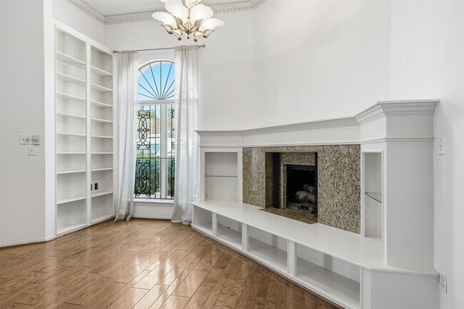 Foto del edificio - 4063 Breakwood Dr