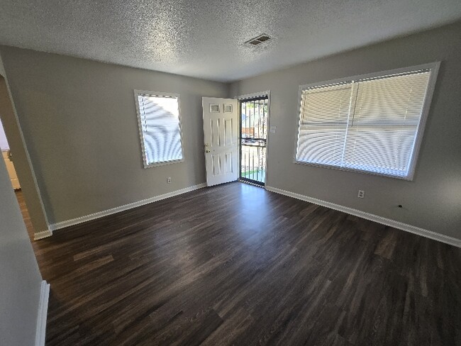 Building Photo - 205 Reno Ave