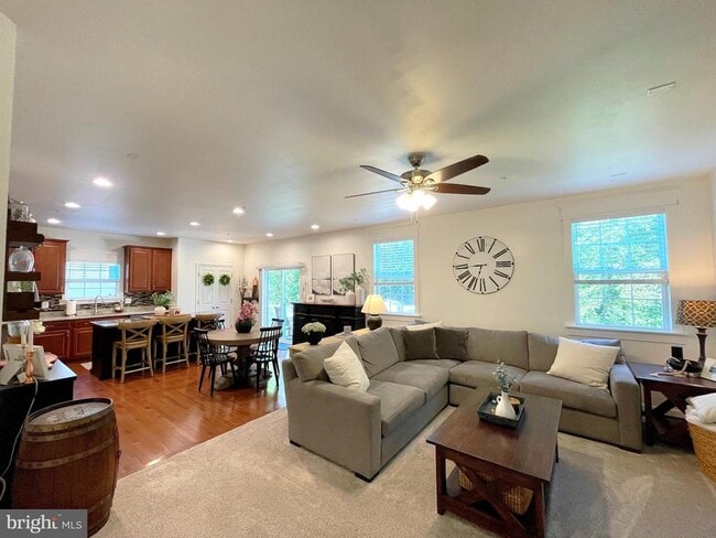 Foto del edificio - 519 Gate Dancer Ct