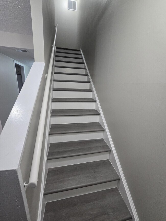 Foto del edificio - 595 Winding Creek Rd