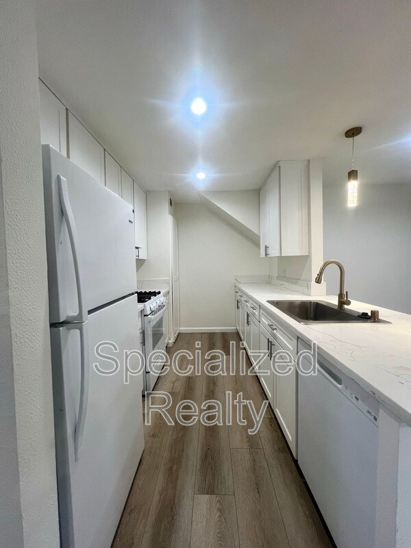 Foto del edificio - 7038 Vesper Ave