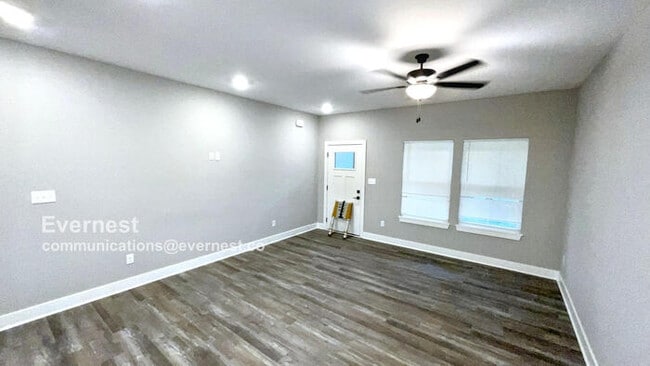 Building Photo - Lovely 3-Bedroom Home in a Peaceful Neighb...