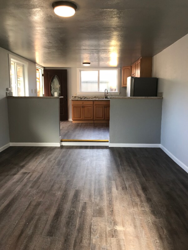 Building Photo - 596 Tudor Rd
