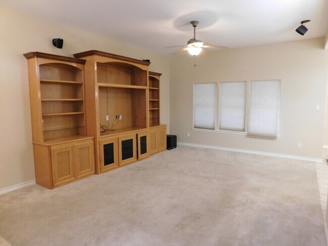 Foto del edificio - Spacous Southside Split Bedroom Home