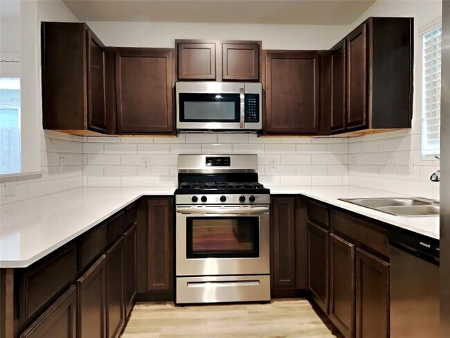 Foto del edificio - 22327 San Damiano St