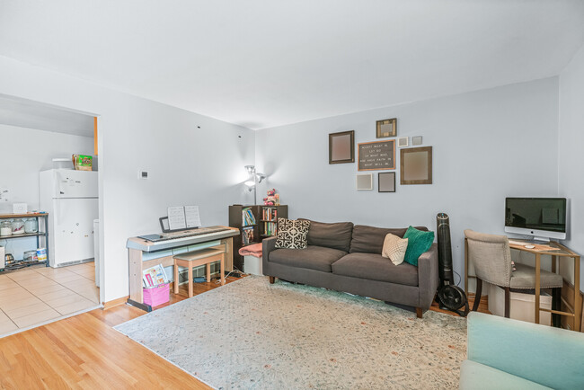 Building Photo - 3237 Longfellow Ave