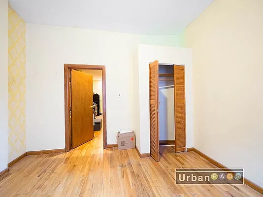 Building Photo - 585 Saint Johns Plz