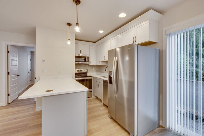 Building Photo - Brand New 1 Bedroom on Martha Lake!