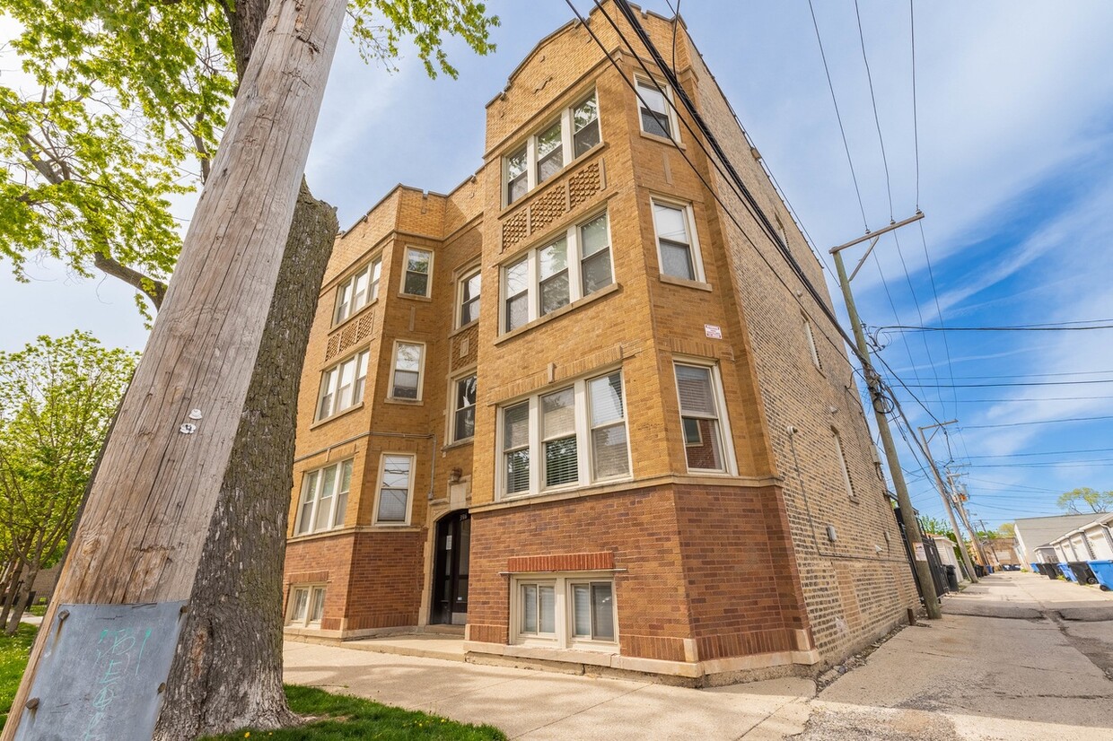 Foto principal - 3914 W Cortland St