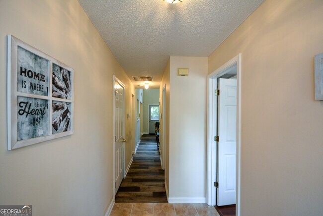 Foto del edificio - 4511 Ravenwood Pl