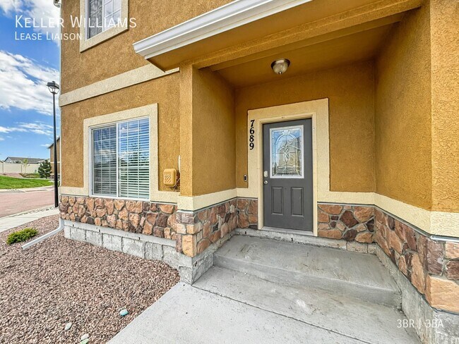 Building Photo - 7689 Grand Fir Point