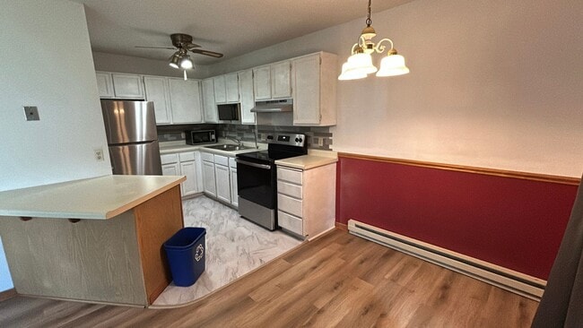 Building Photo - Now Available | 2 Bed, 1.5 Bath Townhome i...