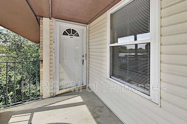 Building Photo - 555 N Dupont Ave