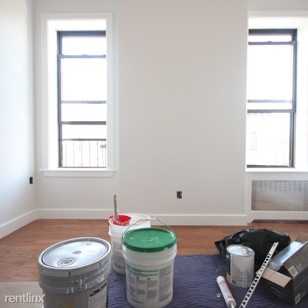 Building Photo - 313 Knickerbocker Ave