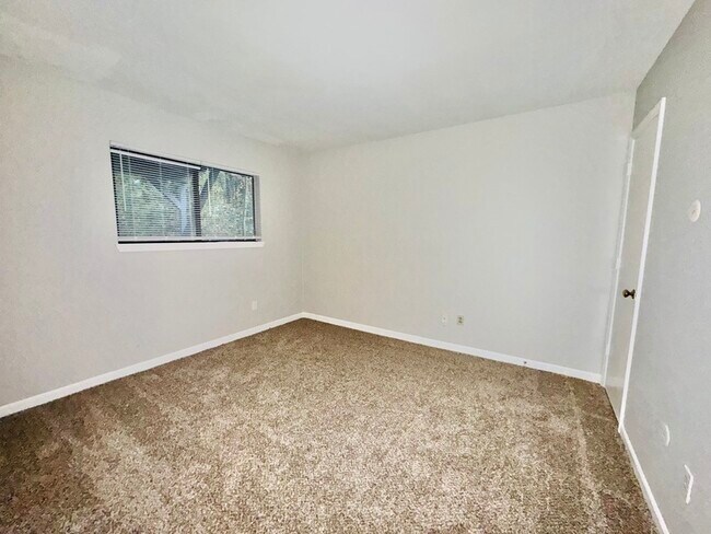 Building Photo - 6708 Paloverde Ln