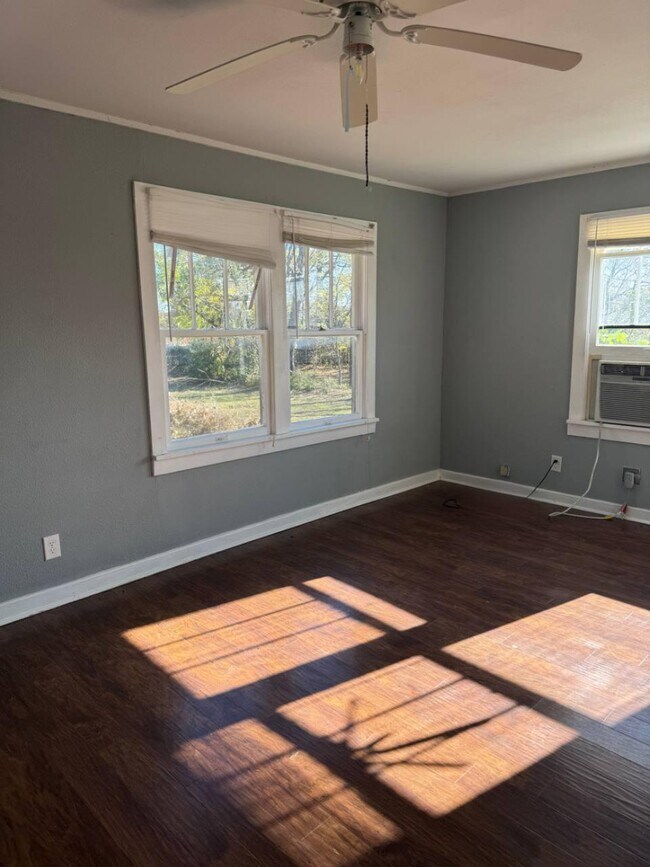 Building Photo - 324 Hawthorne St