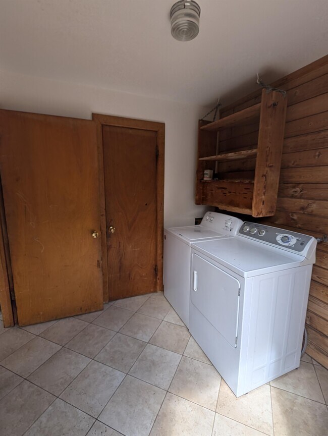 Foto del edificio - 3137 Ridge Rd