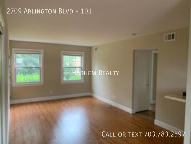 Building Photo - Charming 2 Bedroom 1 Full Bath Condo in Cl...