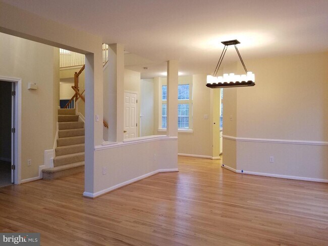 Building Photo - 18018 Red Rocks Dr