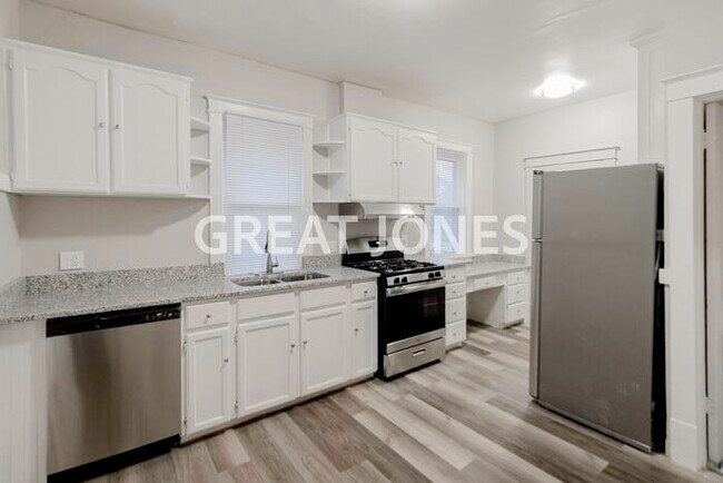 Foto del edificio - 8626 Argyle Ave