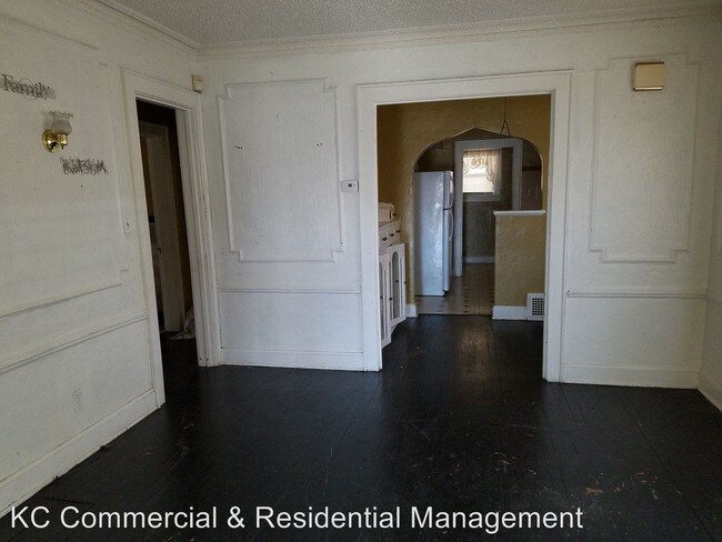 Building Photo - 1122 E 76th St