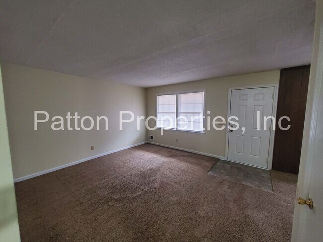 Building Photo - 2201 Apple Valley Rd