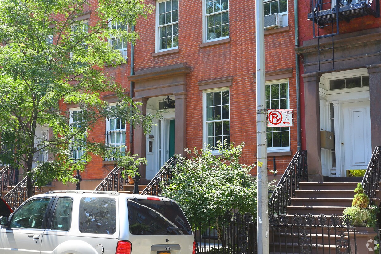 Building Photo - 416 W 20th St