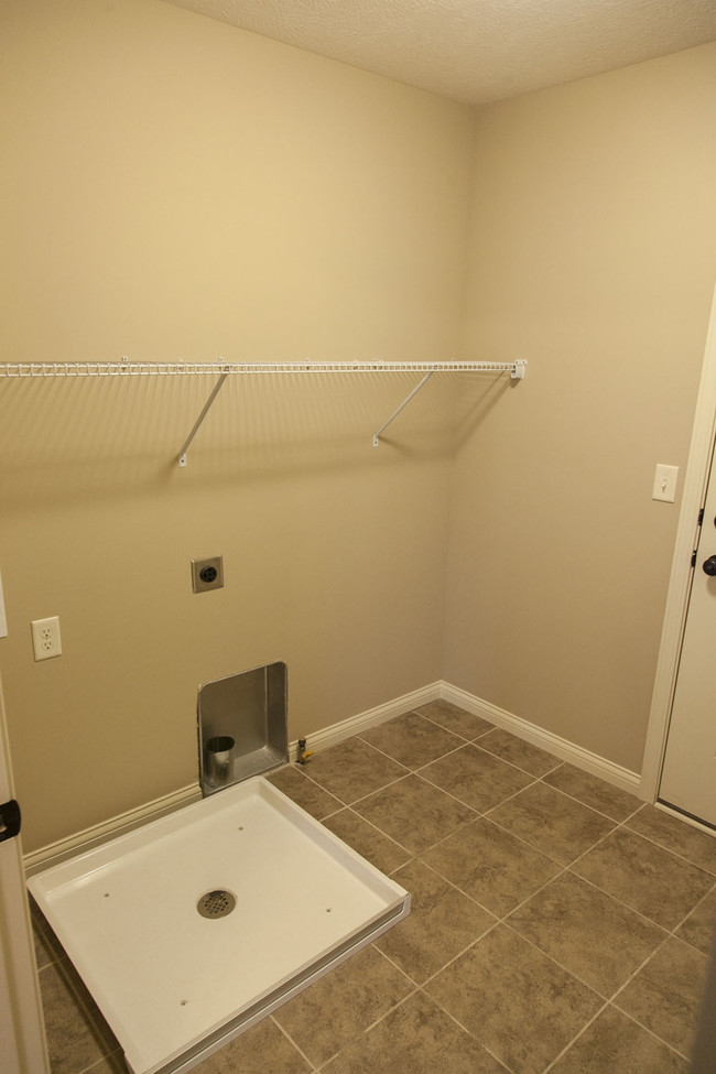 Laundry Hookups - 3620 Chardonnay Ct