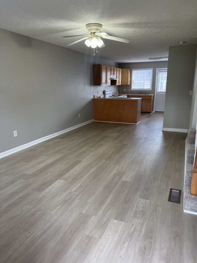 Building Photo - 577 Beaverview Dr