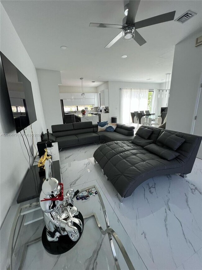 Foto del edificio - 2342 McKinley St