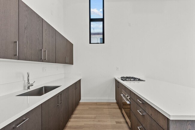 Foto del edificio - Brand New Live-Work Studio/Lofts in North ...
