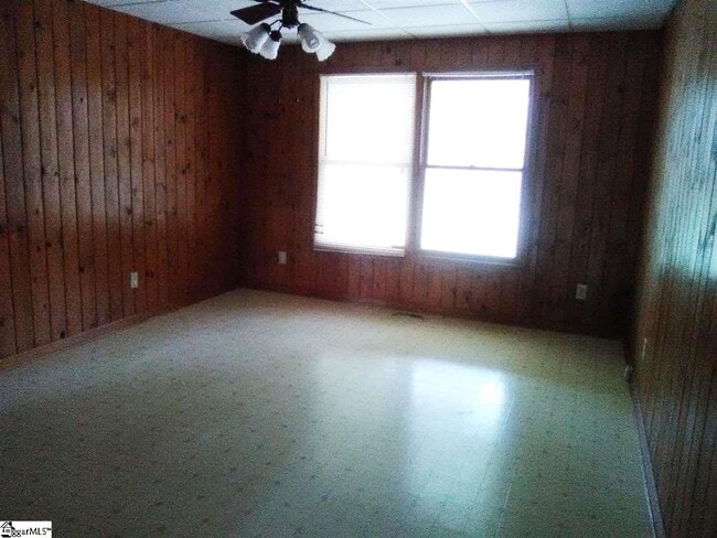 Foto del edificio - 1244 E Butler Rd