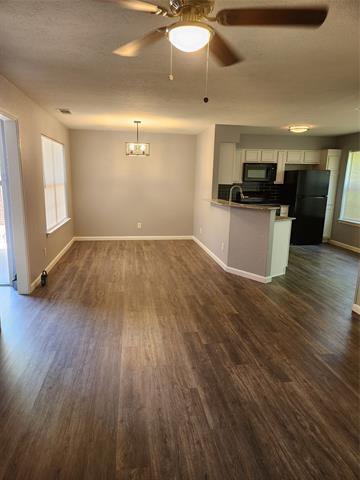 Building Photo - 806 Castleglen Dr