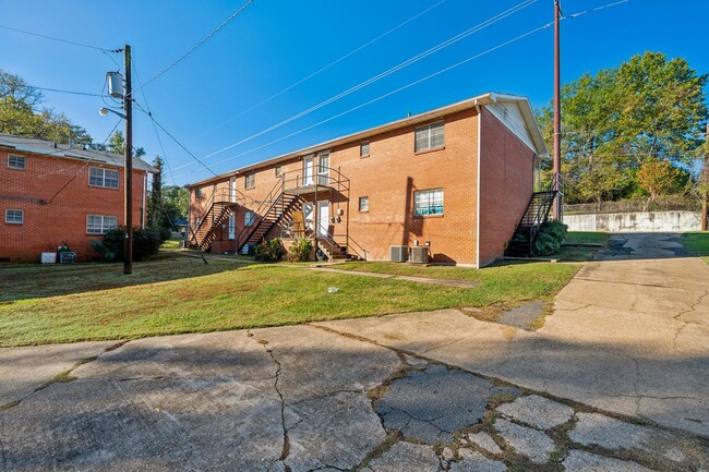 Building Photo - Remodeled 2 Bedroom Apartment