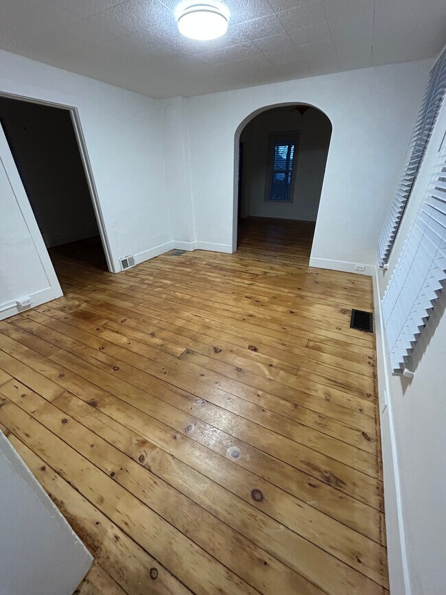 sala de estar/comedor - 14 N Main St