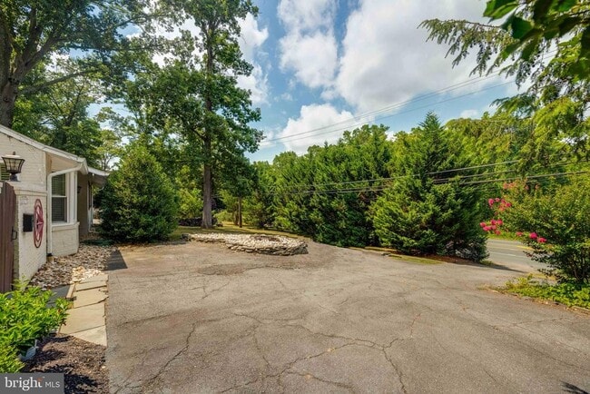 Building Photo - 7607 Fort Hunt Rd