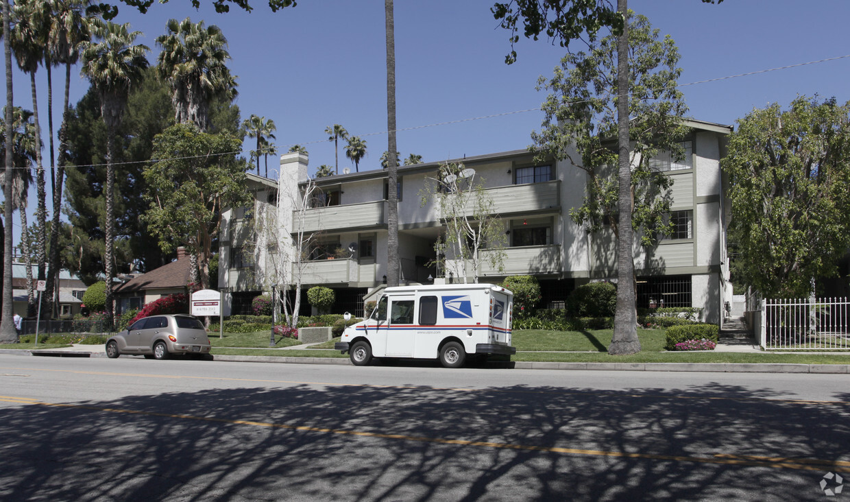 Building Photo - Premier Apartments