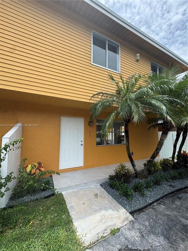 Foto principal - 157 NE 12th Ave