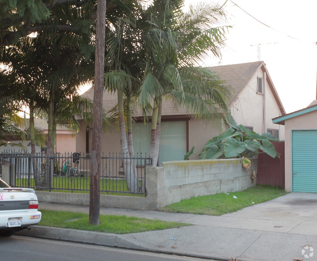 Foto del edificio - 7847 Gilliland Ave