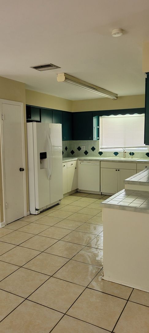 Foto del edificio - 4/2 (Madison Park) Nice home in quiet neighborhood