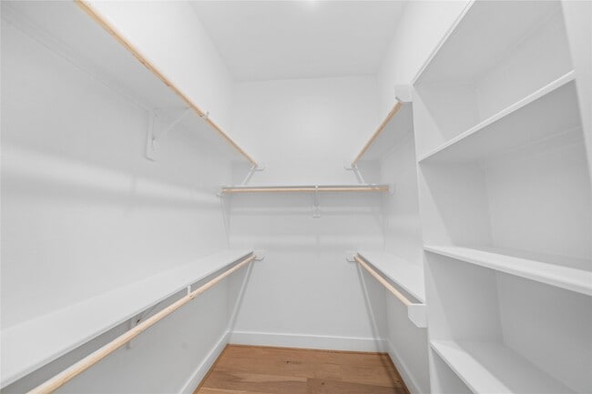 Building Photo - 312 Queen Sude Ln