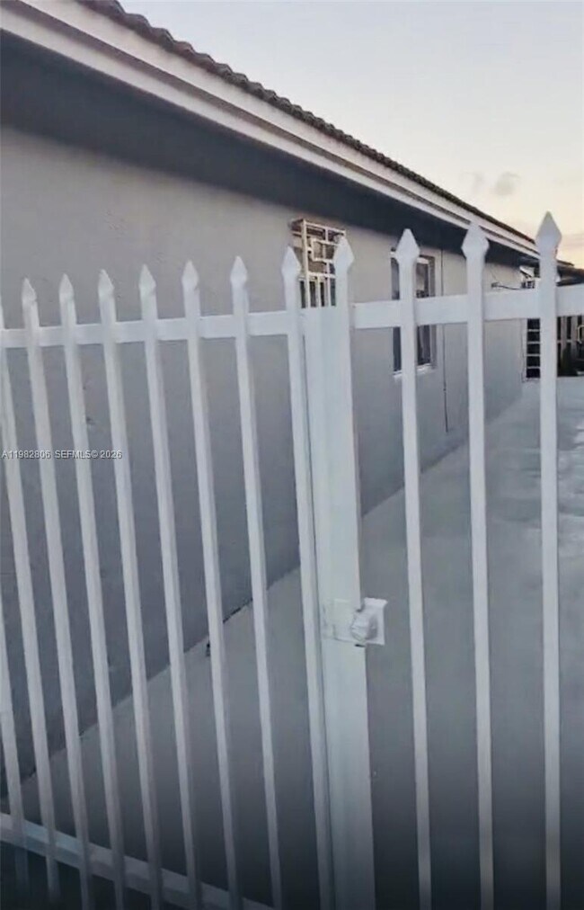 Foto del edificio - 3355 W 68th St